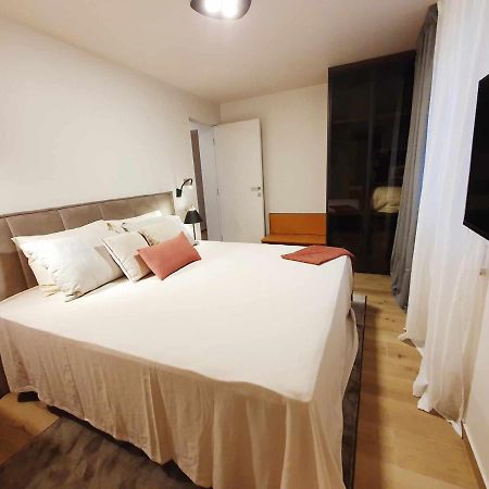 New Ana Design City Center Apartments Пула Экстерьер фото