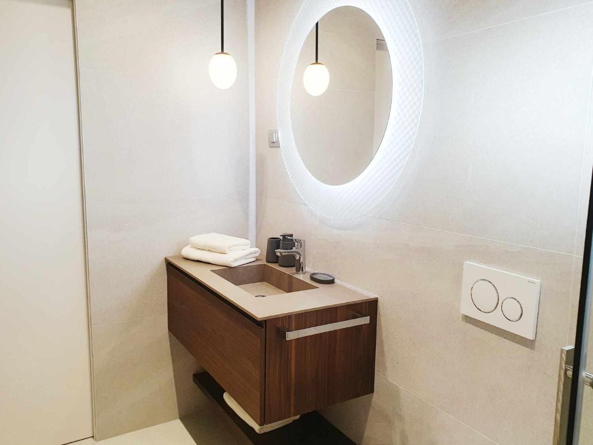 New Ana Design City Center Apartments Пула Экстерьер фото