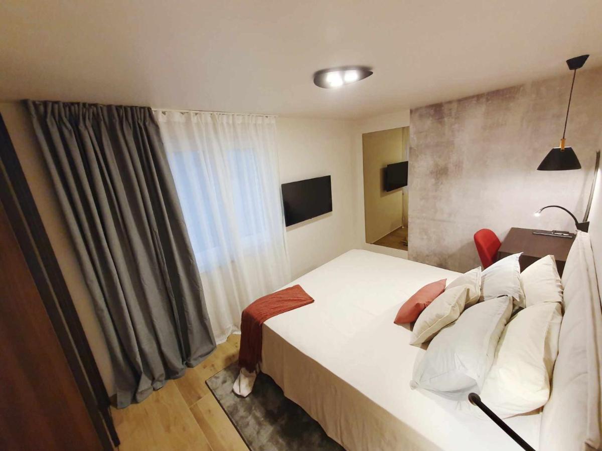 New Ana Design City Center Apartments Пула Экстерьер фото