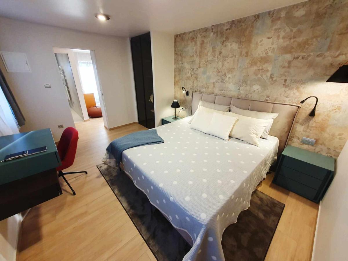New Ana Design City Center Apartments Пула Экстерьер фото
